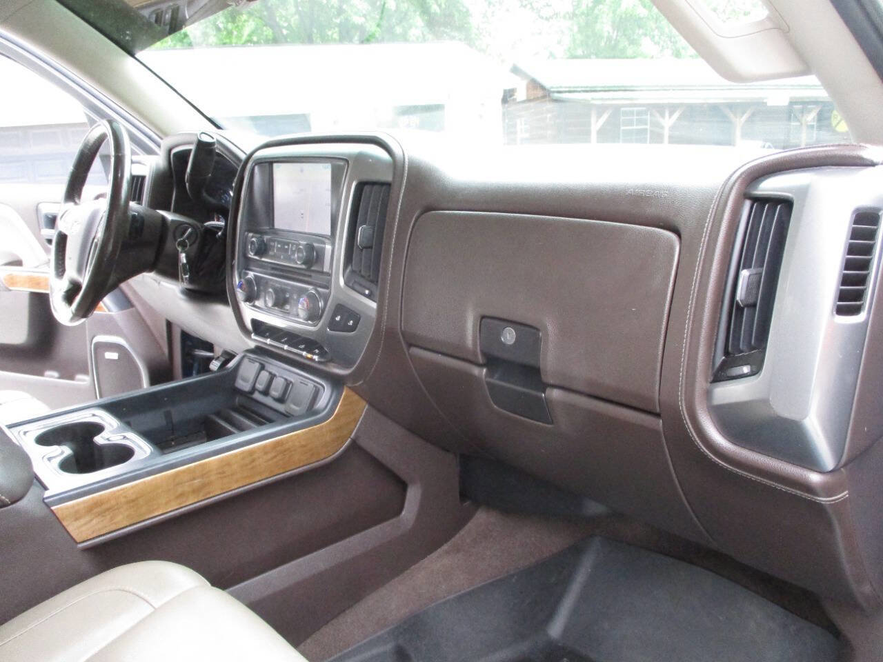 Used 2015 Chevrolet Silverado 1500 LTZ w/ LTZ Plus Package AWD/4WD image 29