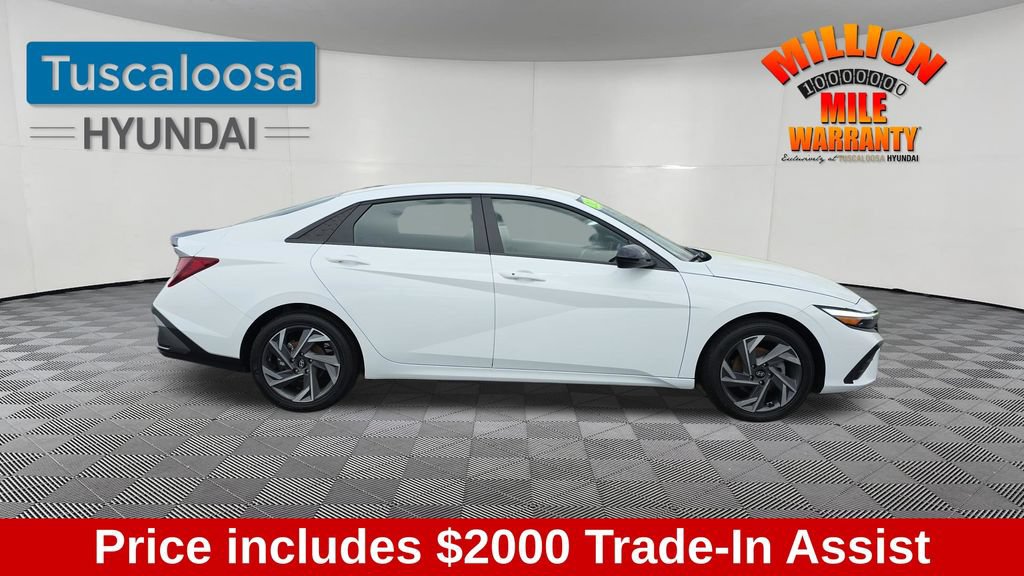 Used 2025 Hyundai Elantra Sport FWD image 9