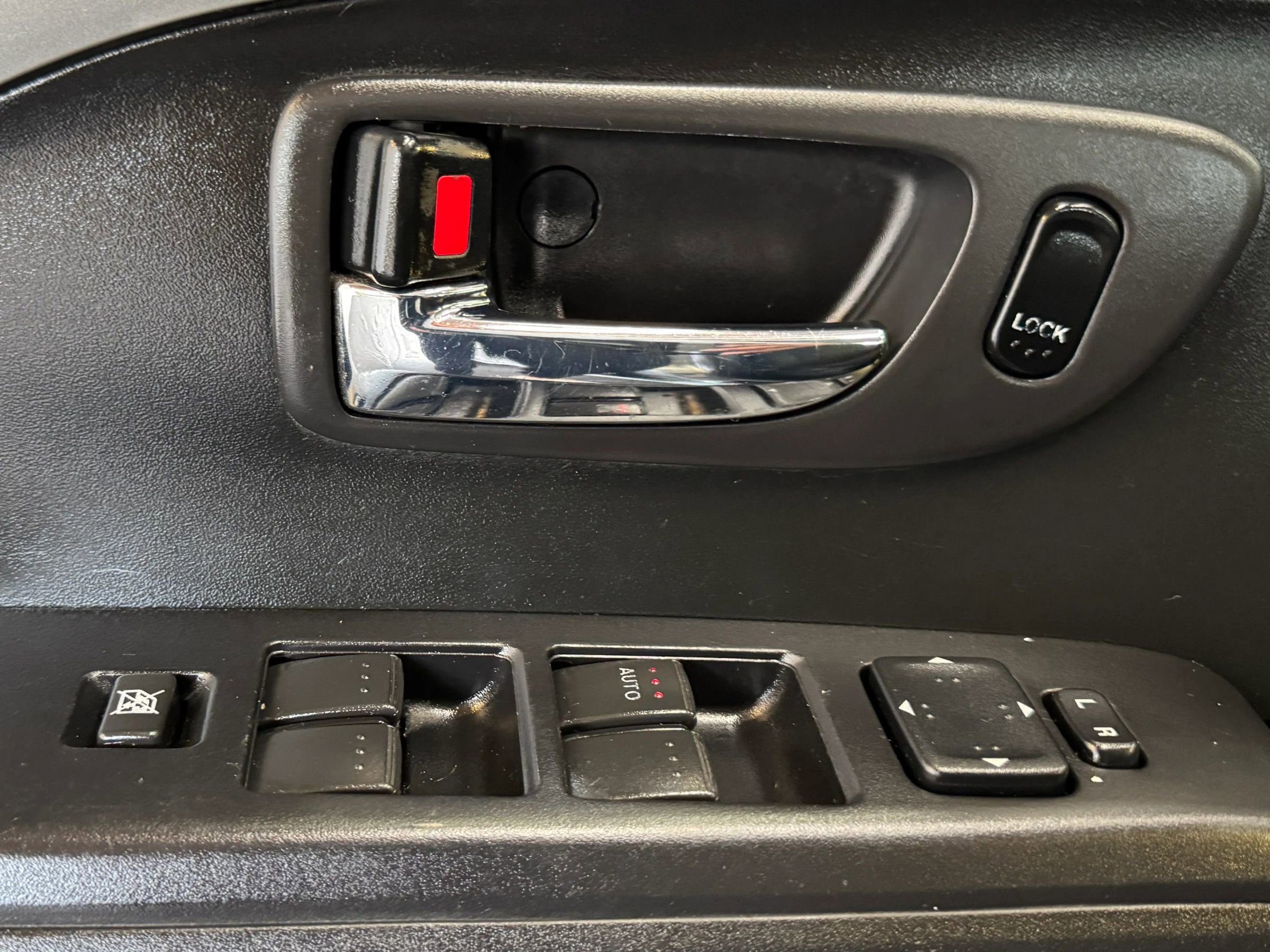 Used 2012 MAZDA MAZDA5 Sport image 13