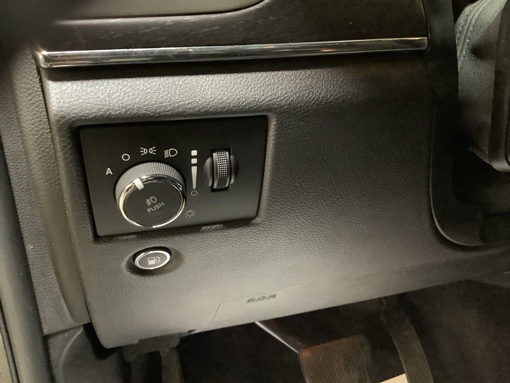 Certified 2018 Jeep Grand Cherokee Limited AWD/4WD image 18