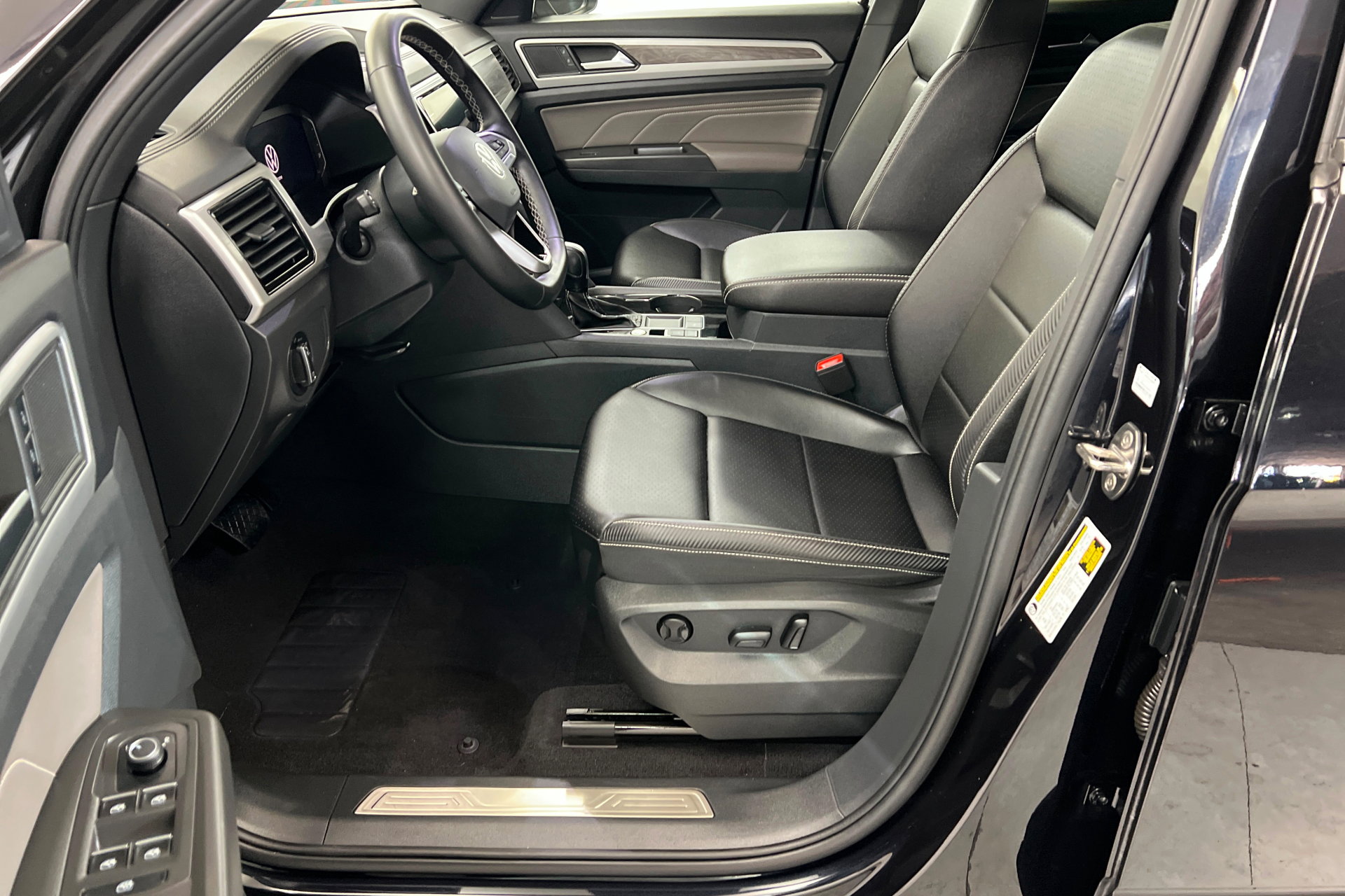 Used 2023 Volkswagen Atlas Cross Sport SE image 18