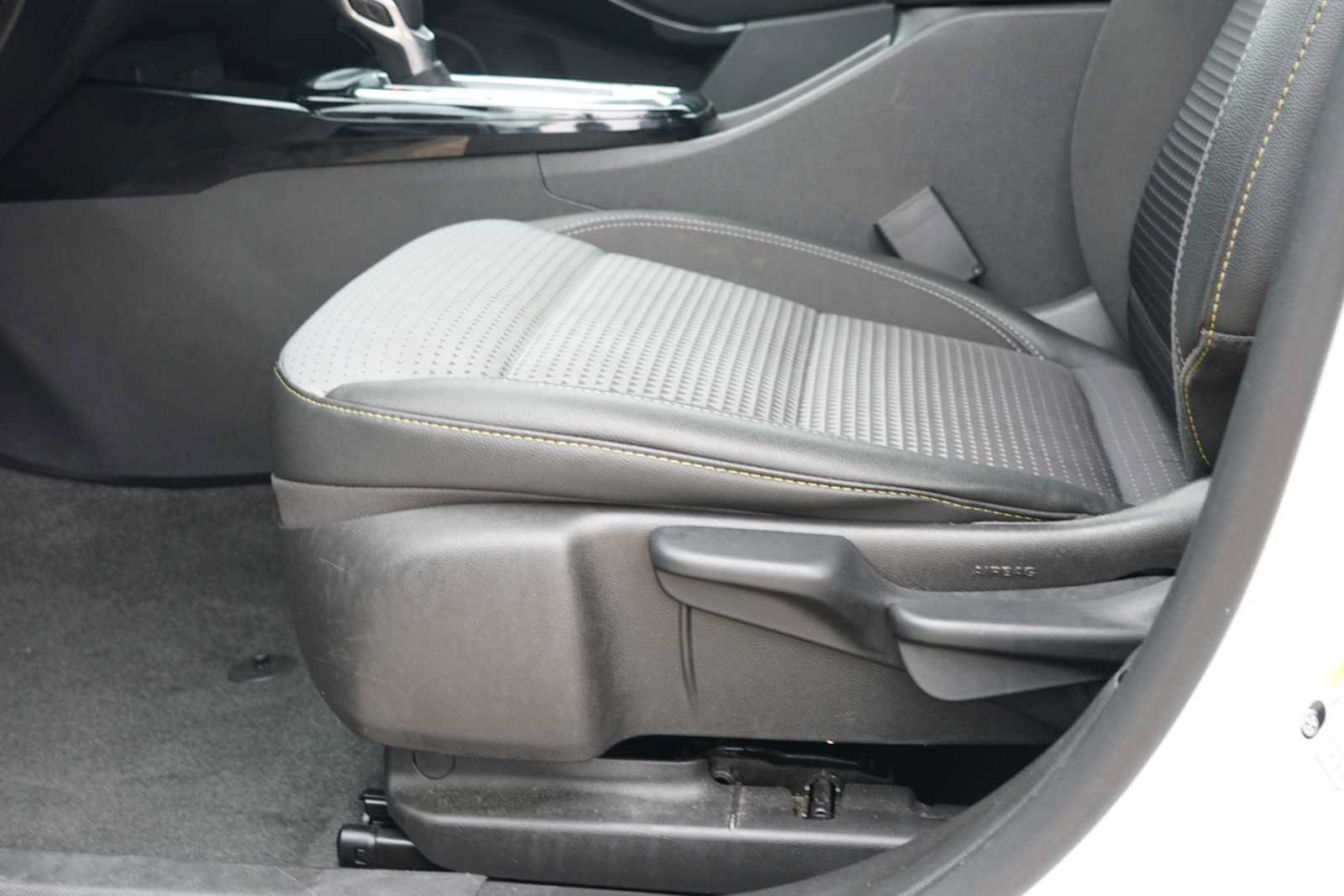 Used 2025 Chevrolet Trax LT FWD image 17