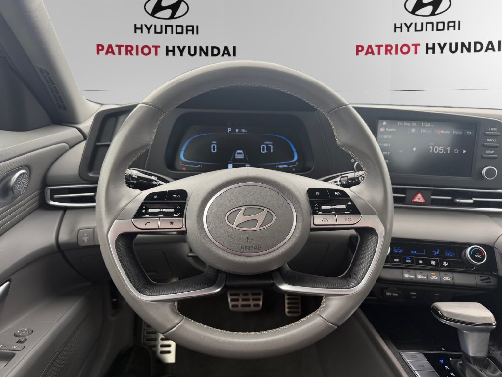 Used 2025 Hyundai Elantra Sport FWD image 12