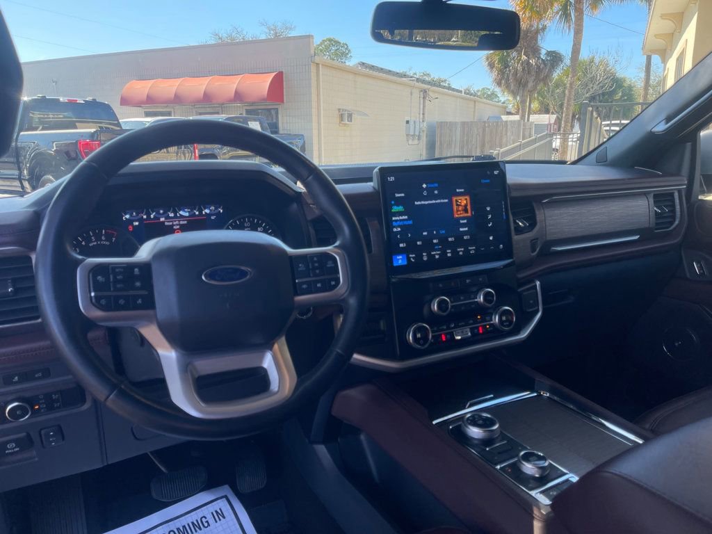 Used 2024 Ford Expedition Limited image 15