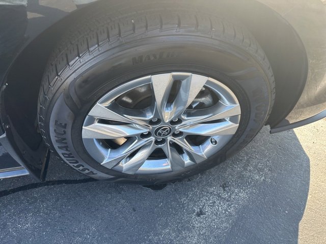 Used 2022 Toyota Sienna Limited image 23