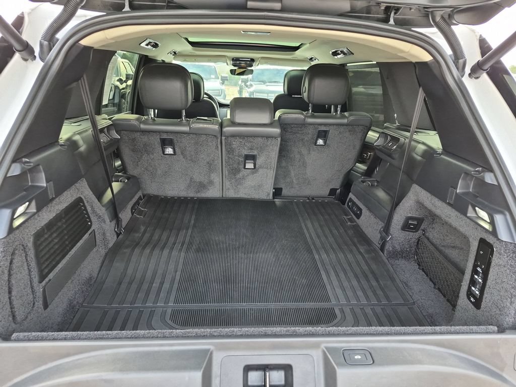 Used 2024 Land Rover Range Rover Long Wheelbase SE AWD/4WD image 40