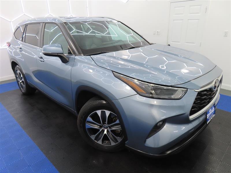 Used 2023 Toyota Highlander XLE FWD image 5