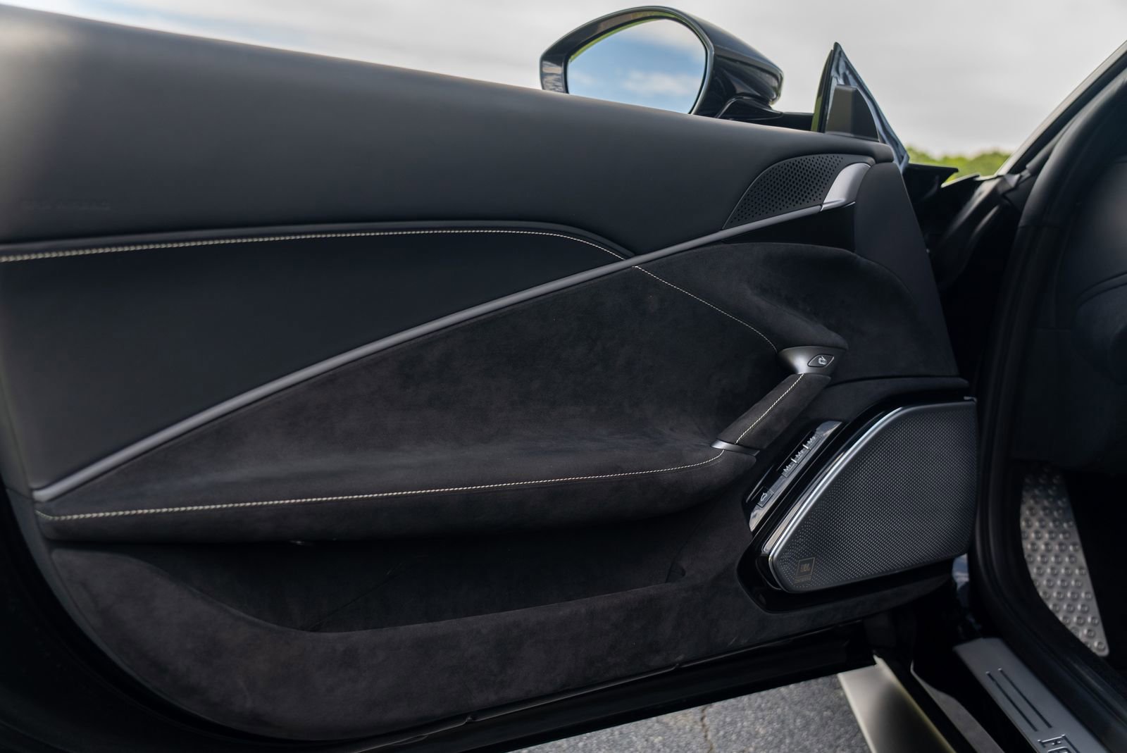 Certified 2022 Ferrari Roma image 23