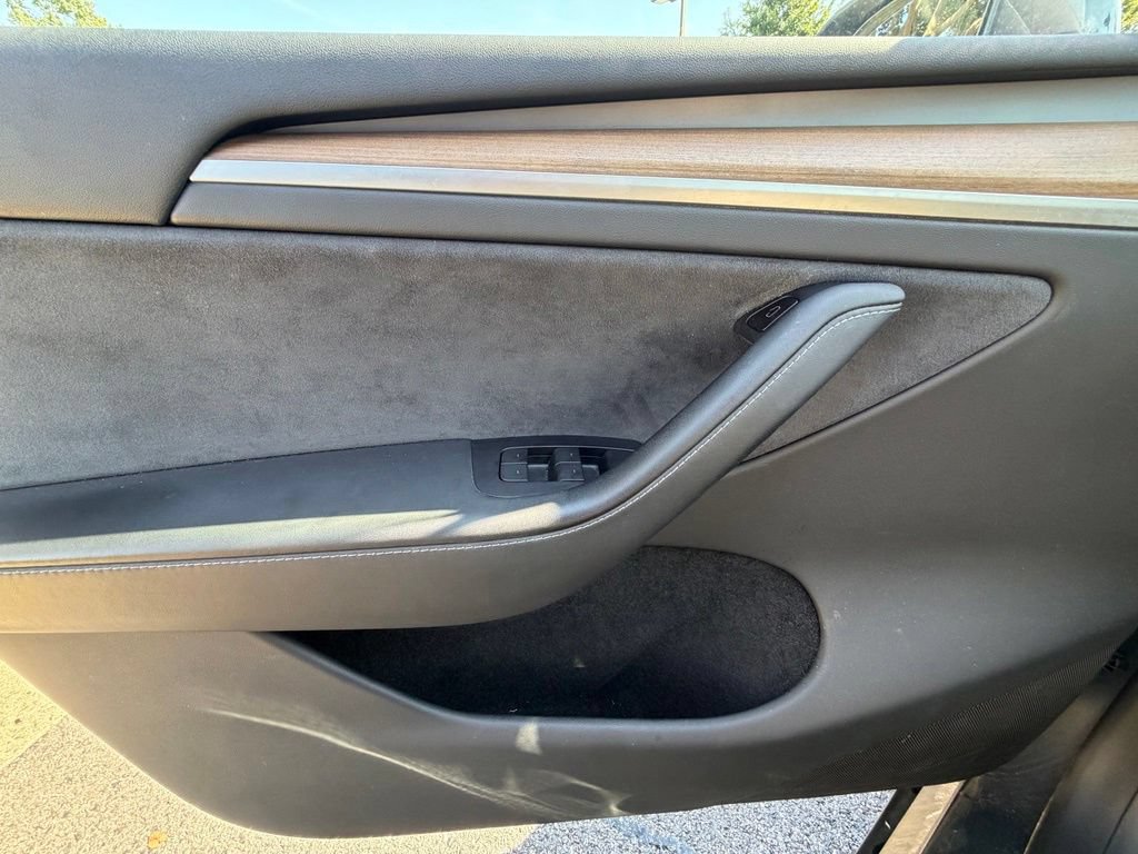 Used 2023 Tesla Model Y Long Range AWD/4WD image 27
