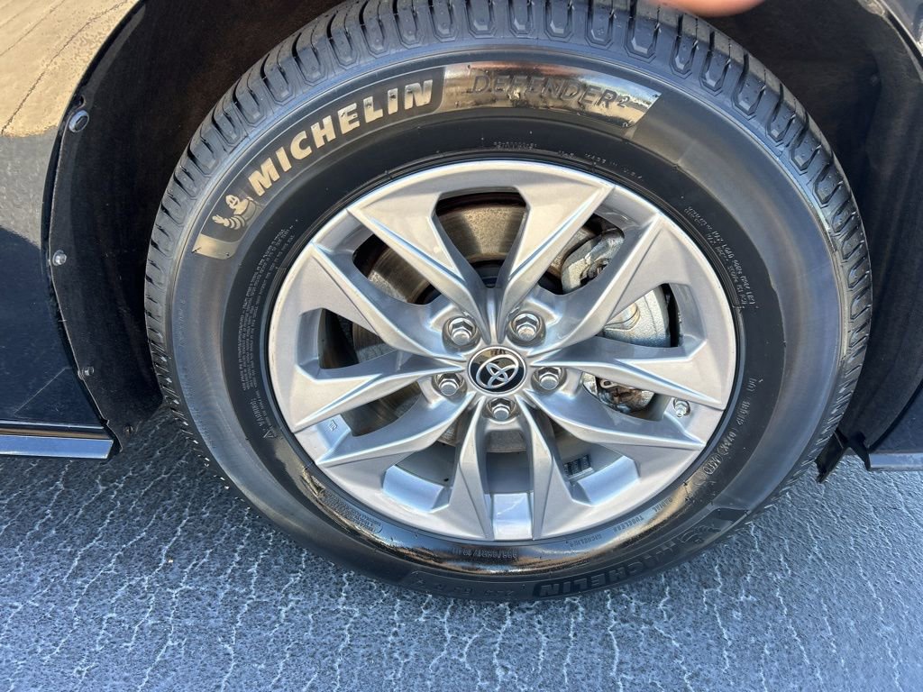 Used 2021 Toyota Sienna XLE image 24