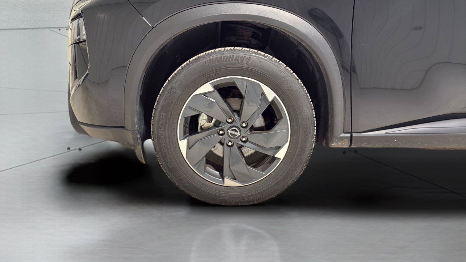 Used 2025 Nissan Rogue SV AWD/4WD image 28