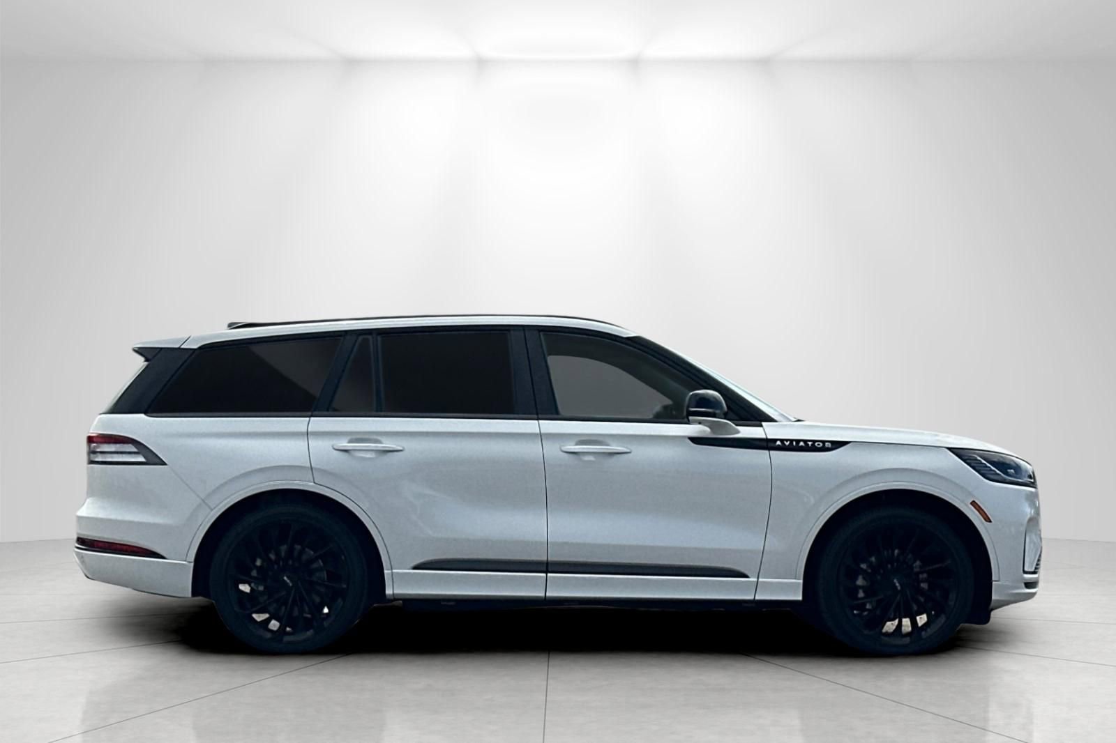 Used 2025 Lincoln Aviator Reserve w/ Jet Appearance Package RWD image 2