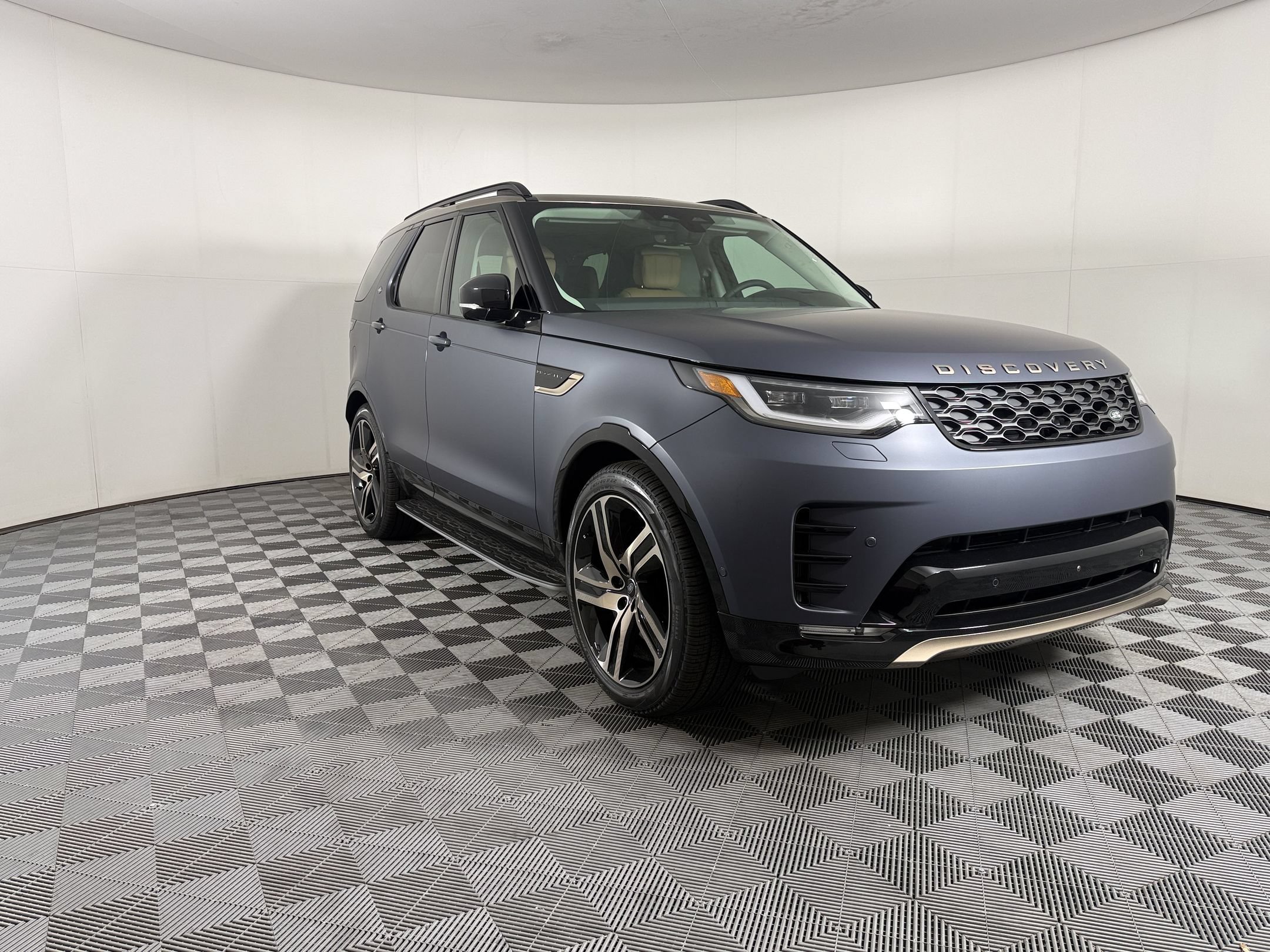New 2026 Land Rover Discovery Limited Edition AWD/4WD image 7
