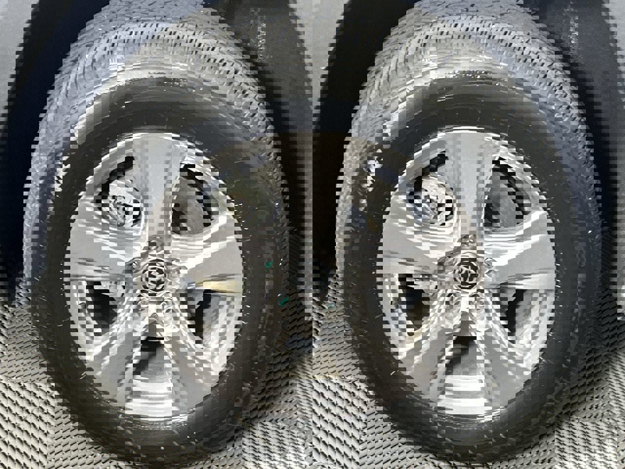 Used 2022 Toyota RAV4 XLE w/ Convenience Package image 9