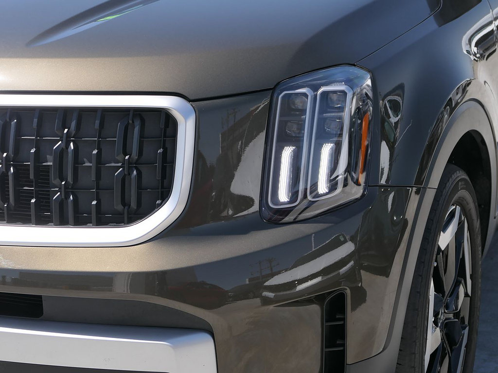 Used 2023 Kia Telluride EX w/ EX Captain's Chair Package AWD/4WD image 8