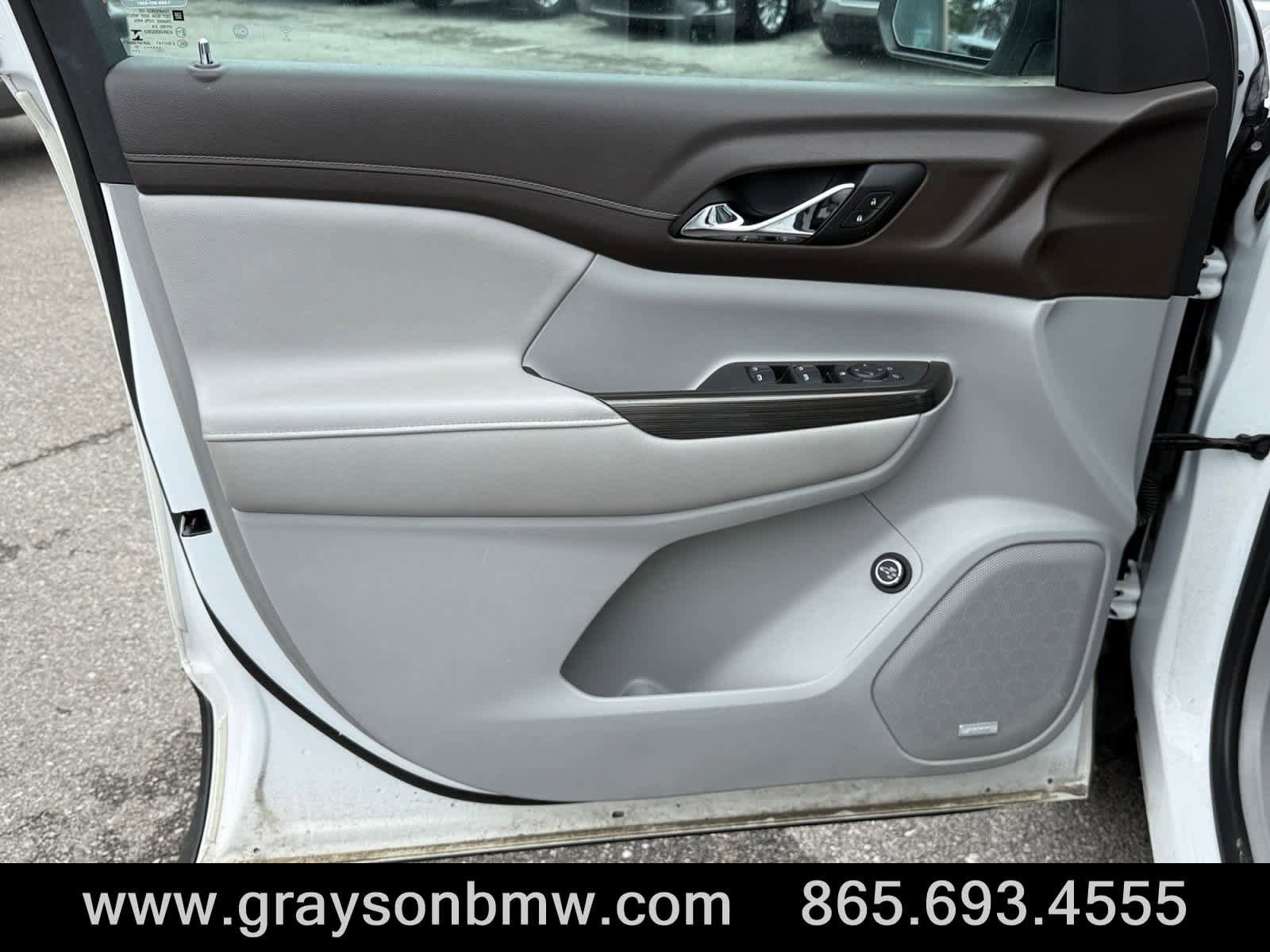 Used 2021 GMC Acadia SLT AWD/4WD image 17