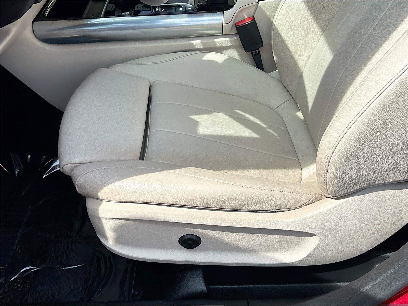 Used 2021 Mercedes-Benz GLA 250 4MATIC w/ Premium Package image 18