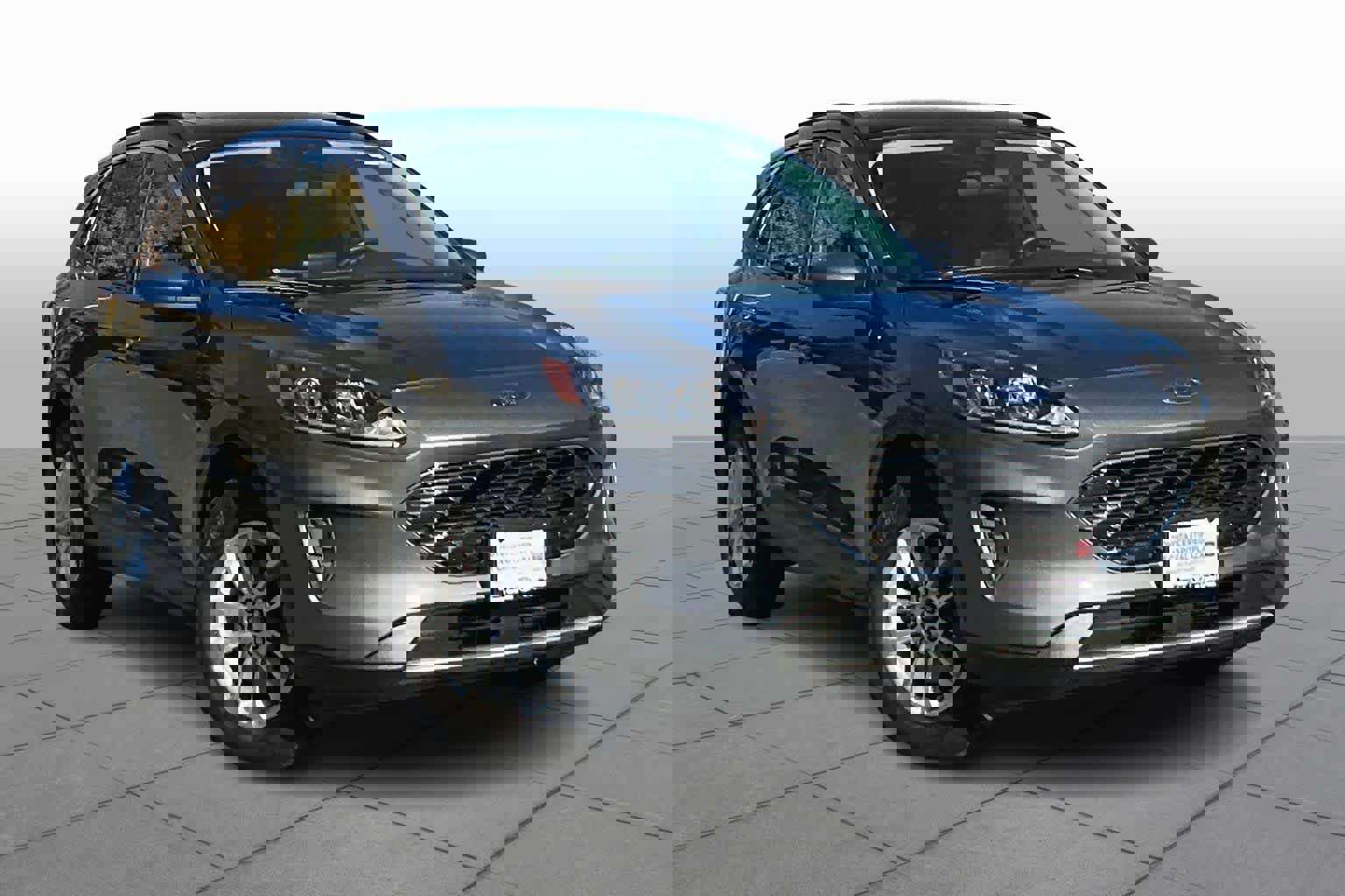 Used 2022 Ford Escape SE w/ Convenience Package image 3