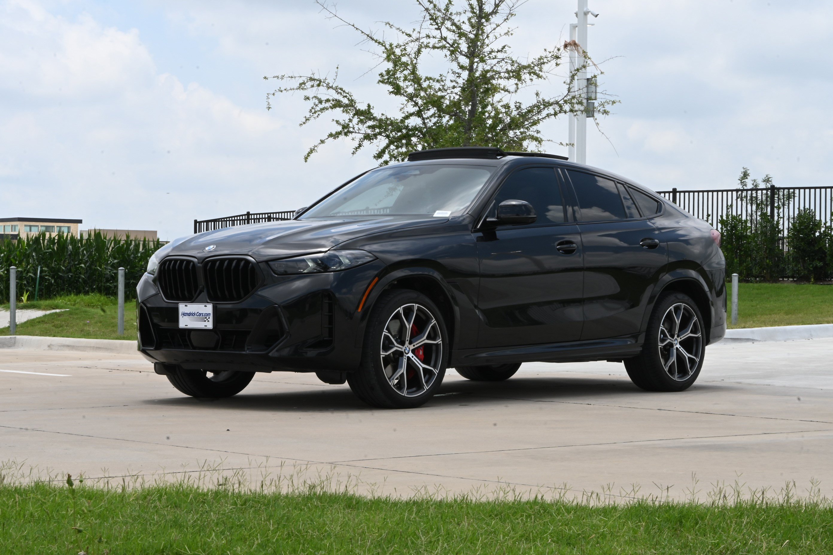 Certified 2025 BMW X6 xDrive40i w/ Executive Package AWD/4WD image 5