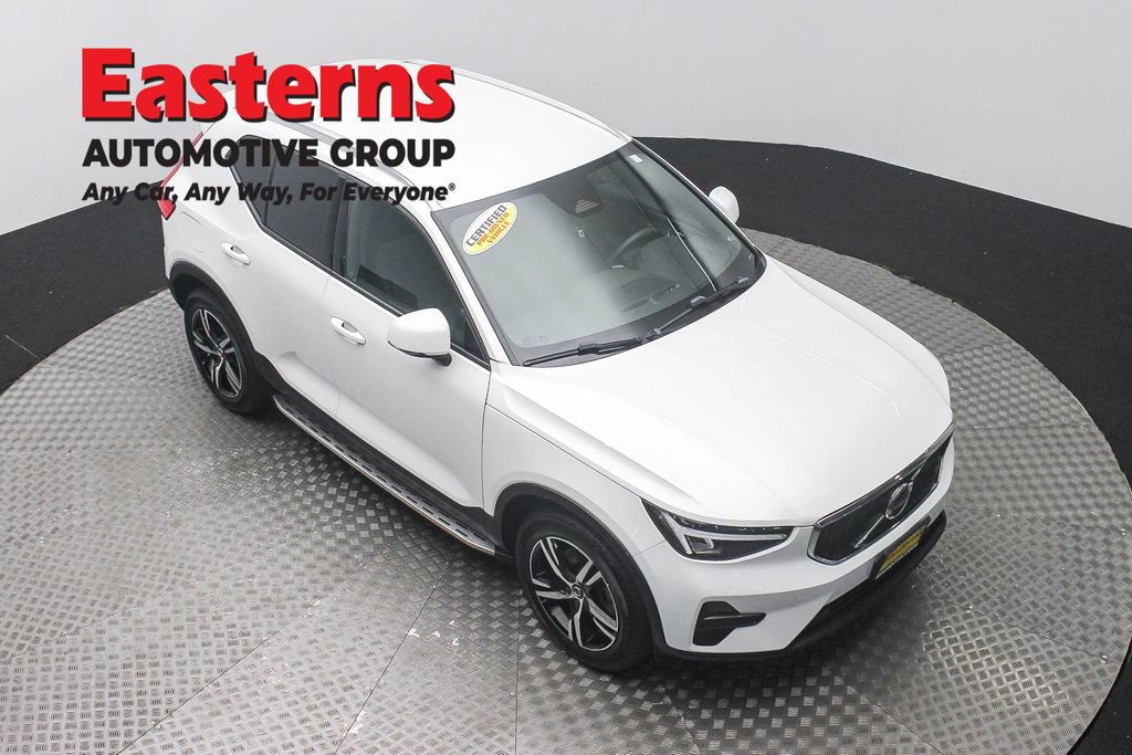 Used 2023 Volvo XC40 B5 Core AWD/4WD image 3