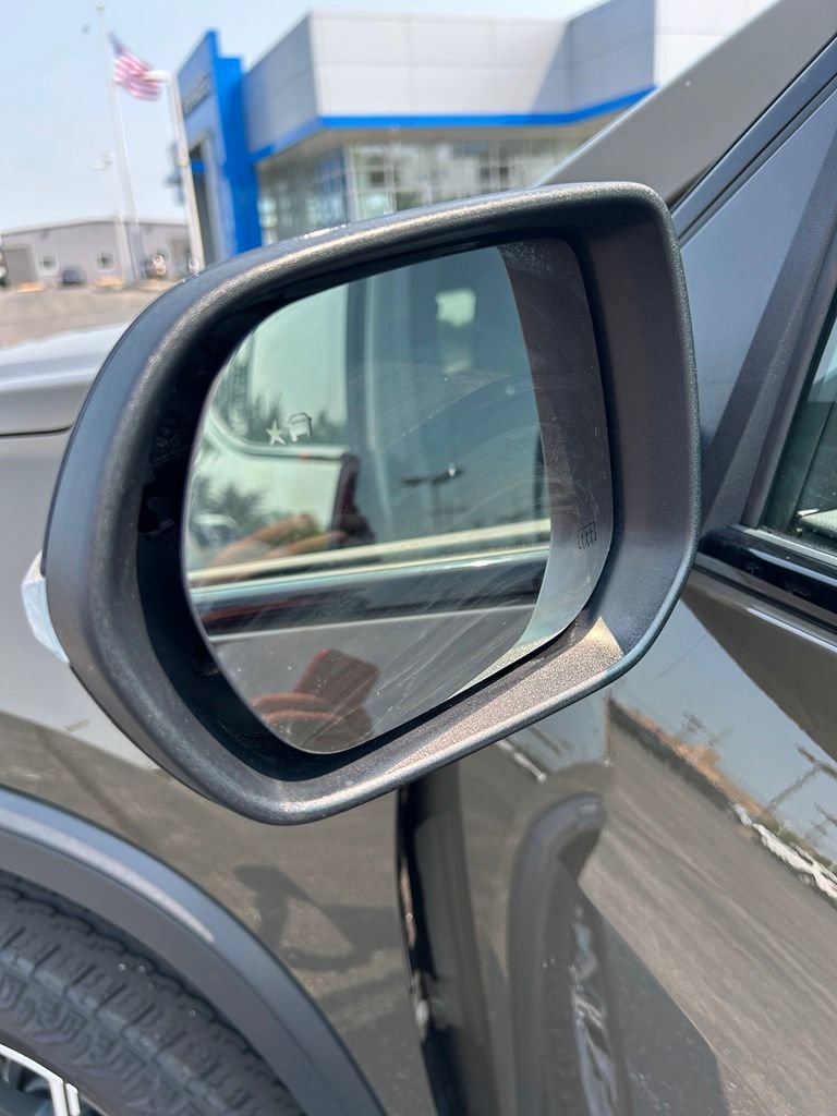 Used 2025 GMC Acadia AT4 AWD/4WD image 14
