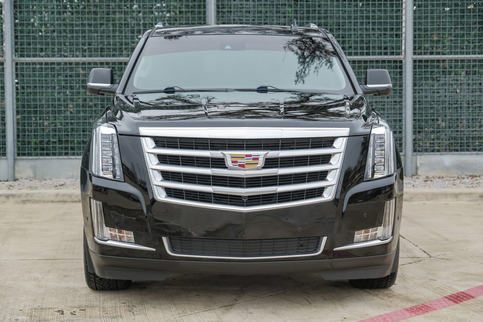 Used 2017 Cadillac Escalade ESV Luxury AWD/4WD image 6
