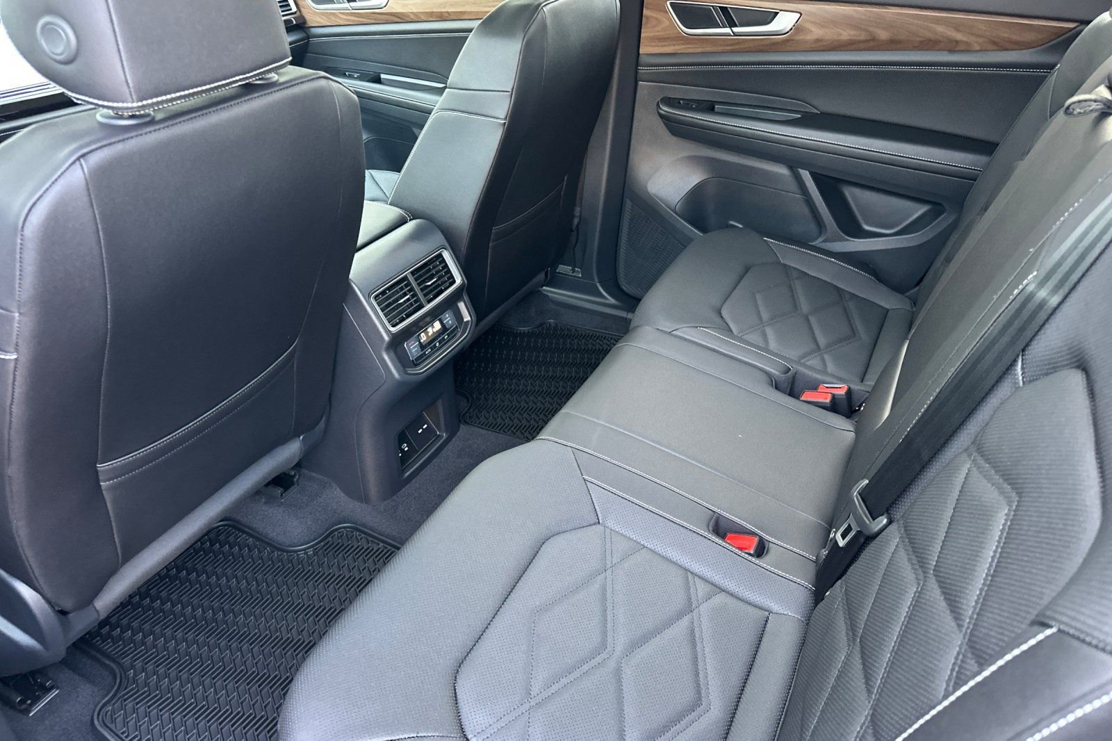 New 2026 Volkswagen Atlas SE image 10