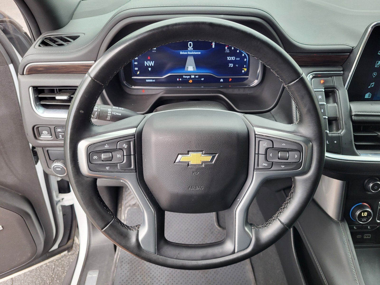 Used 2024 Chevrolet Suburban LT RWD image 25