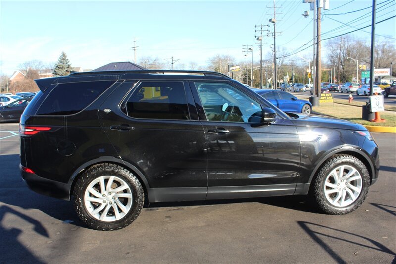 Used 2017 Land Rover Discovery HSE AWD/4WD image 27