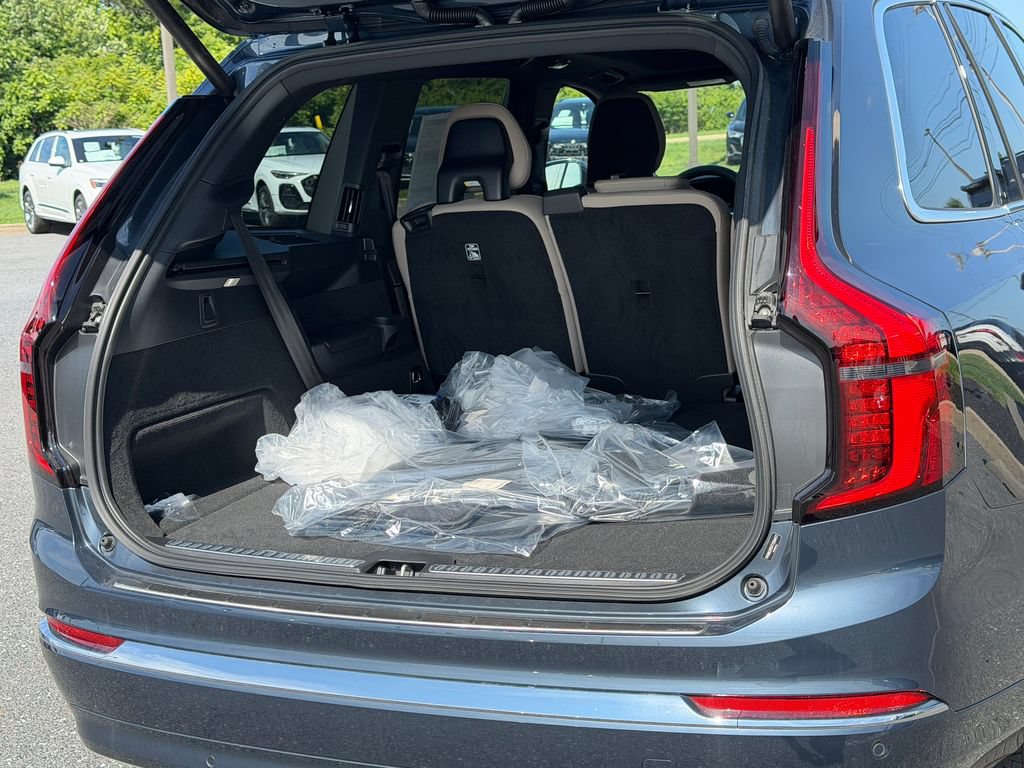 New 2026 Volvo XC90 B6 Plus w/ Protection Package Premier AWD/4WD image 13