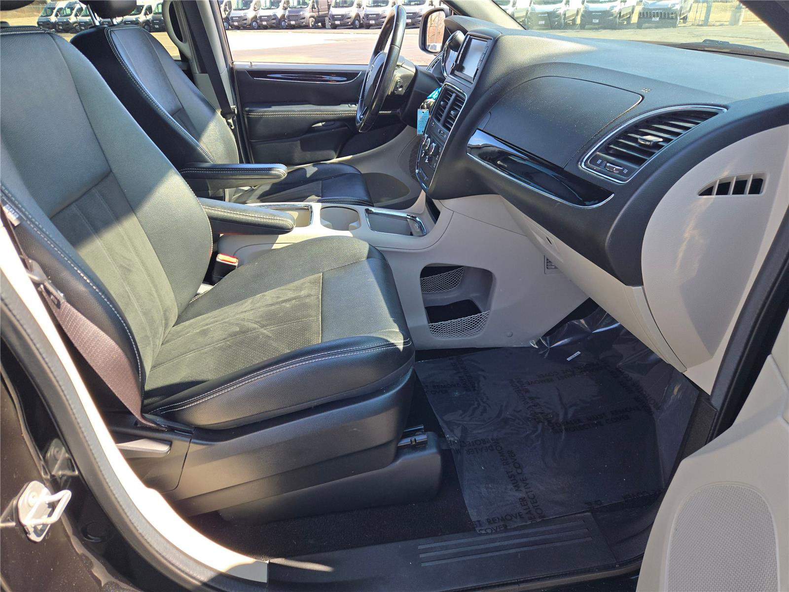 Certified 2019 Dodge Grand Caravan SXT image 8