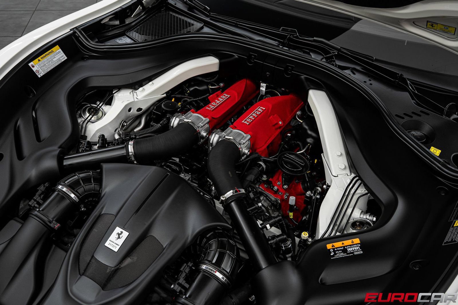 Used 2025 Ferrari Roma Spider RWD image 11