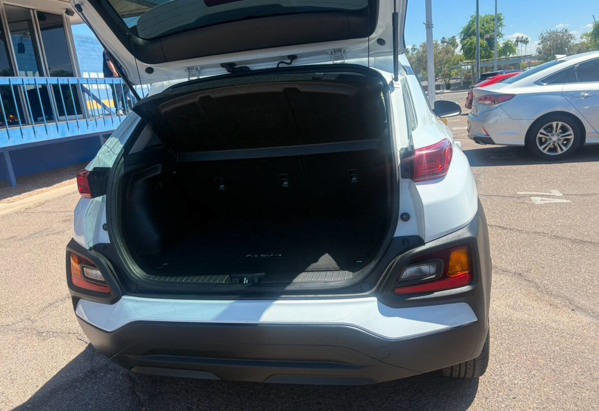 Used 2021 Hyundai Kona SE w/ Cargo Package FWD image 5