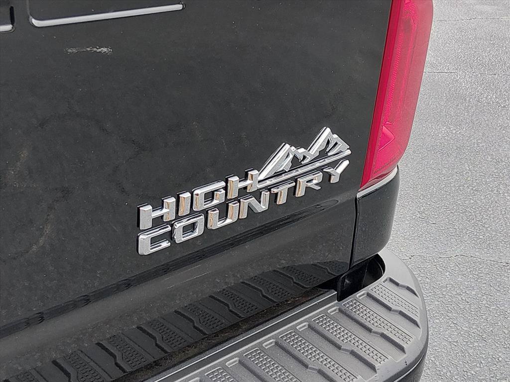Used 2022 Chevrolet Silverado 2500 High Country w/ Safety Package II AWD/4WD image 17