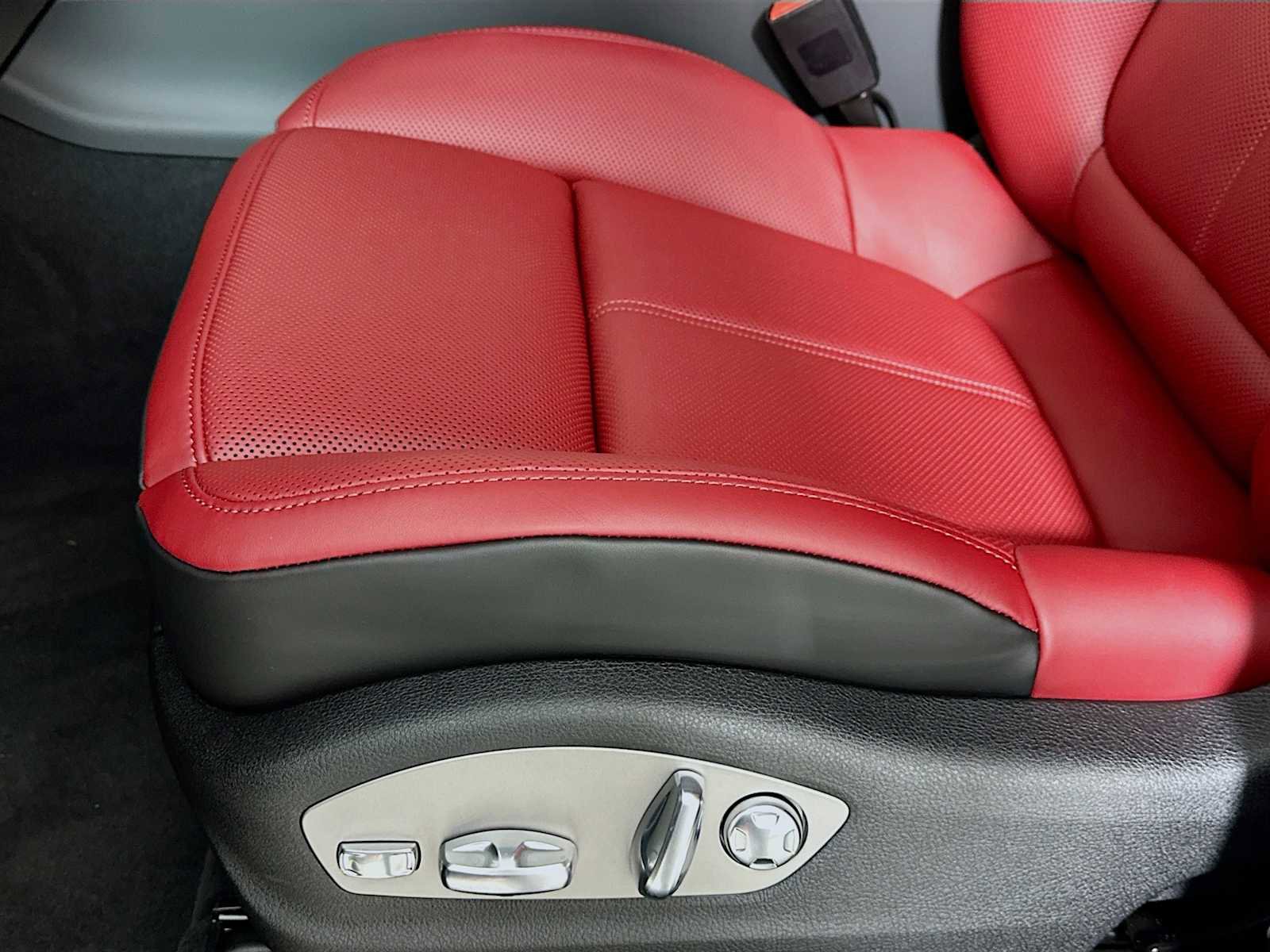 New 2026 Porsche Macan image 12