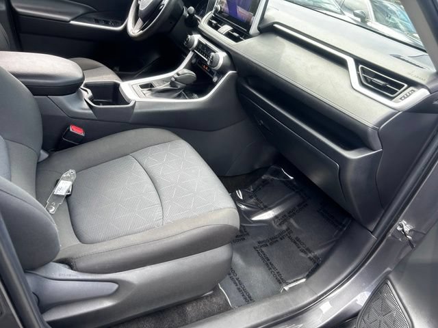 Used 2025 Toyota RAV4 XLE AWD/4WD image 17