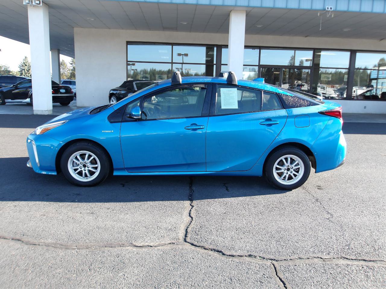 Used 2020 Toyota Prius LE AWD/4WD image 2