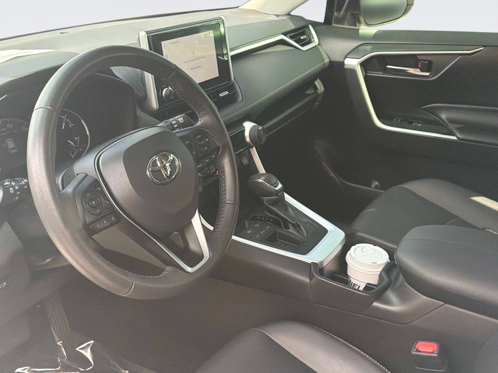 Used 2023 Toyota RAV4 XLE Premium FWD image 31