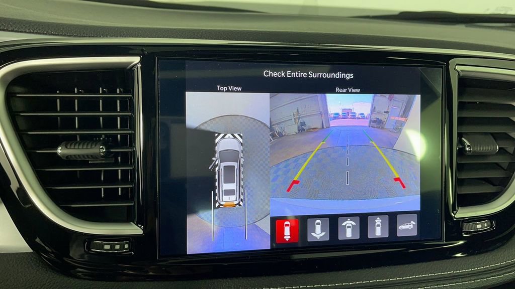 New 2025 Chrysler Pacifica Limited image 21