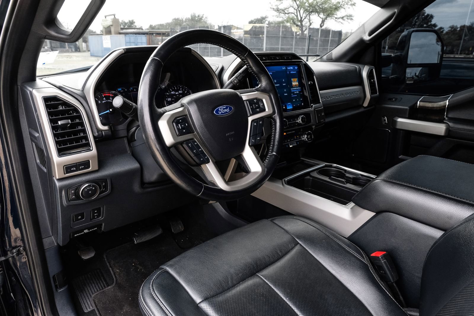 Used 2022 Ford F250 Lariat w/ Lariat Ultimate Package image 3