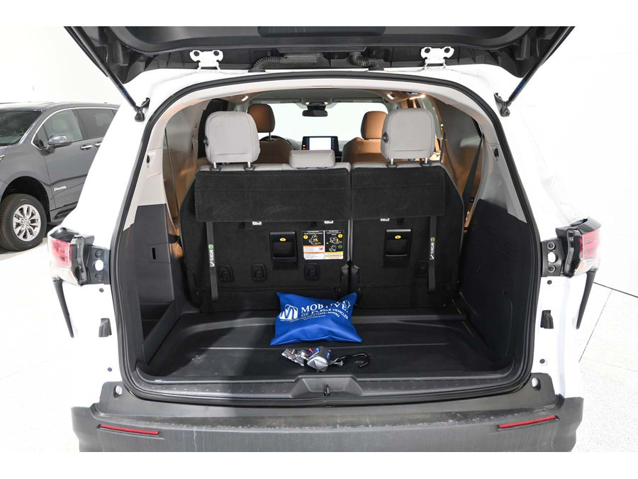 Used 2022 Toyota Sienna LE AWD/4WD image 25