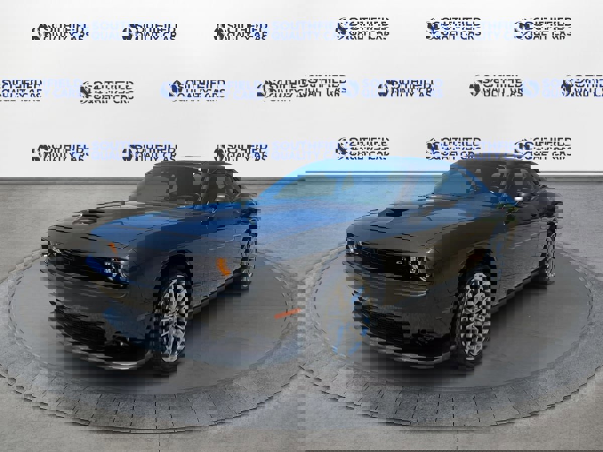 Used 2022 Dodge Challenger GT image 2