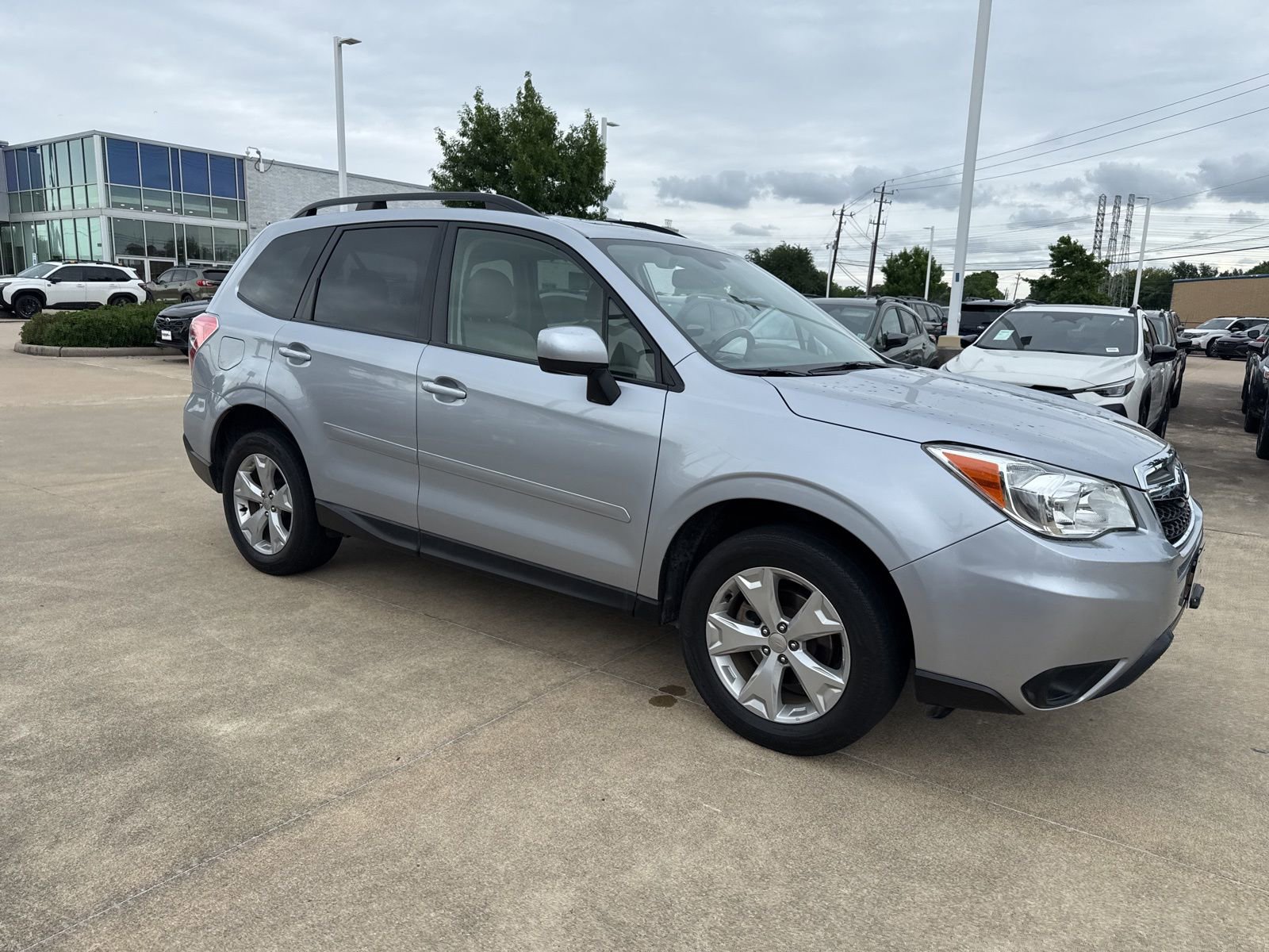 Used 2016 Subaru Forester 2.5i Premium image 2