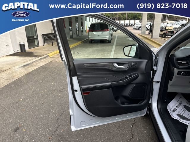 Certified 2025 Ford Escape SE w/ PHEV Premium Package image 19