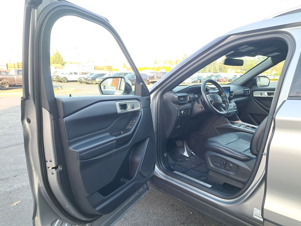 Used 2020 Ford Explorer Limited w/ Class III Trailer Tow Package image 10