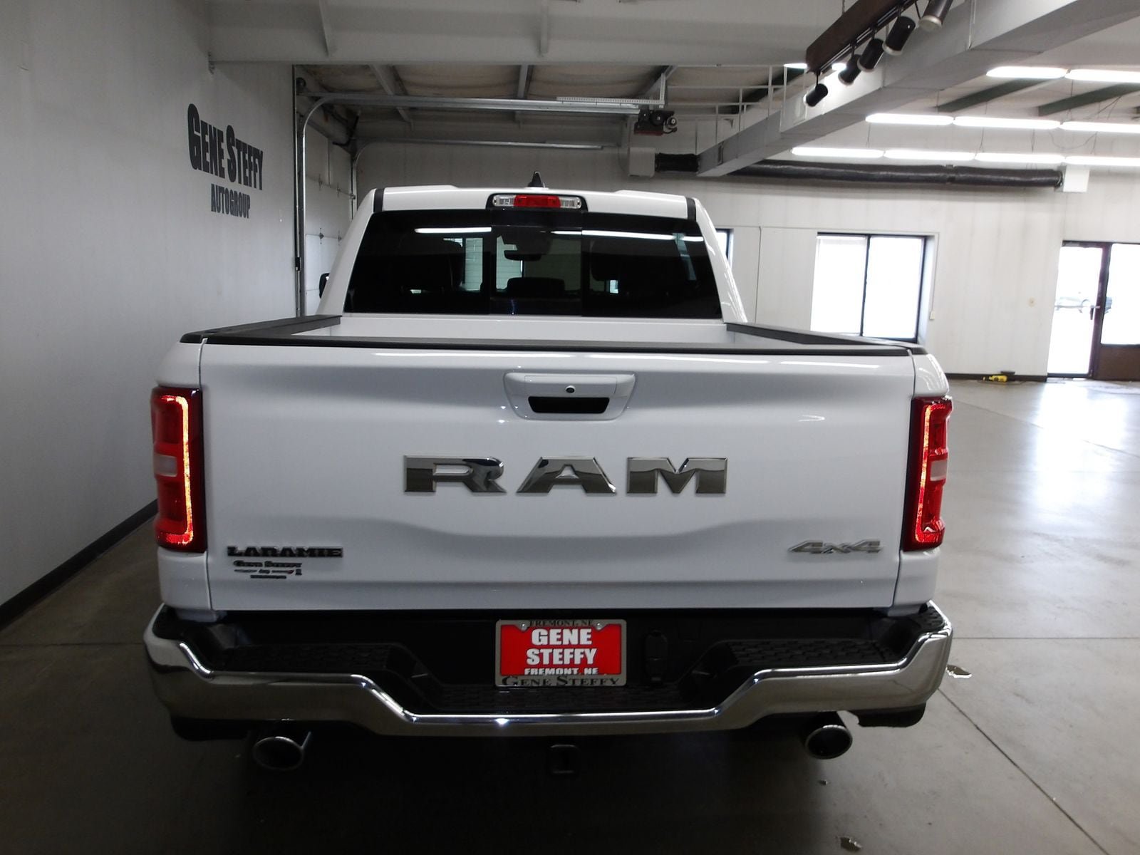 Used 2025 RAM 1500 Laramie AWD/4WD image 7