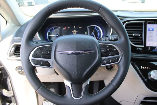 Used 2024 Chrysler Pacifica Limited FWD image 20