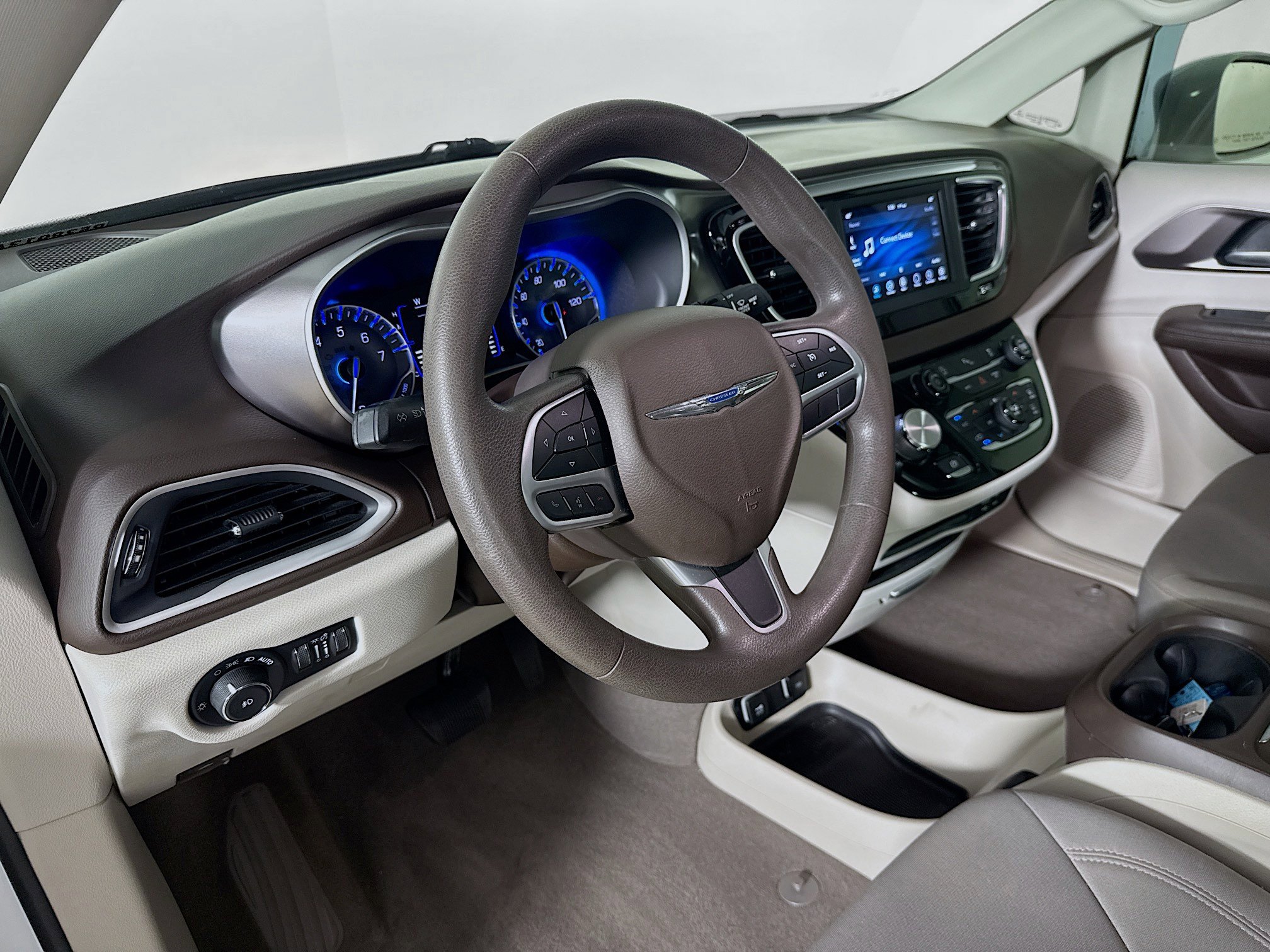 Used 2018 Chrysler Pacifica Touring Plus FWD image 8