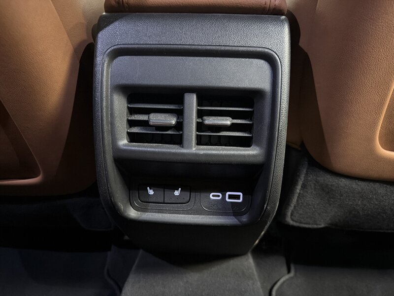 Used 2021 Cadillac XT4 Premium Luxury FWD image 34