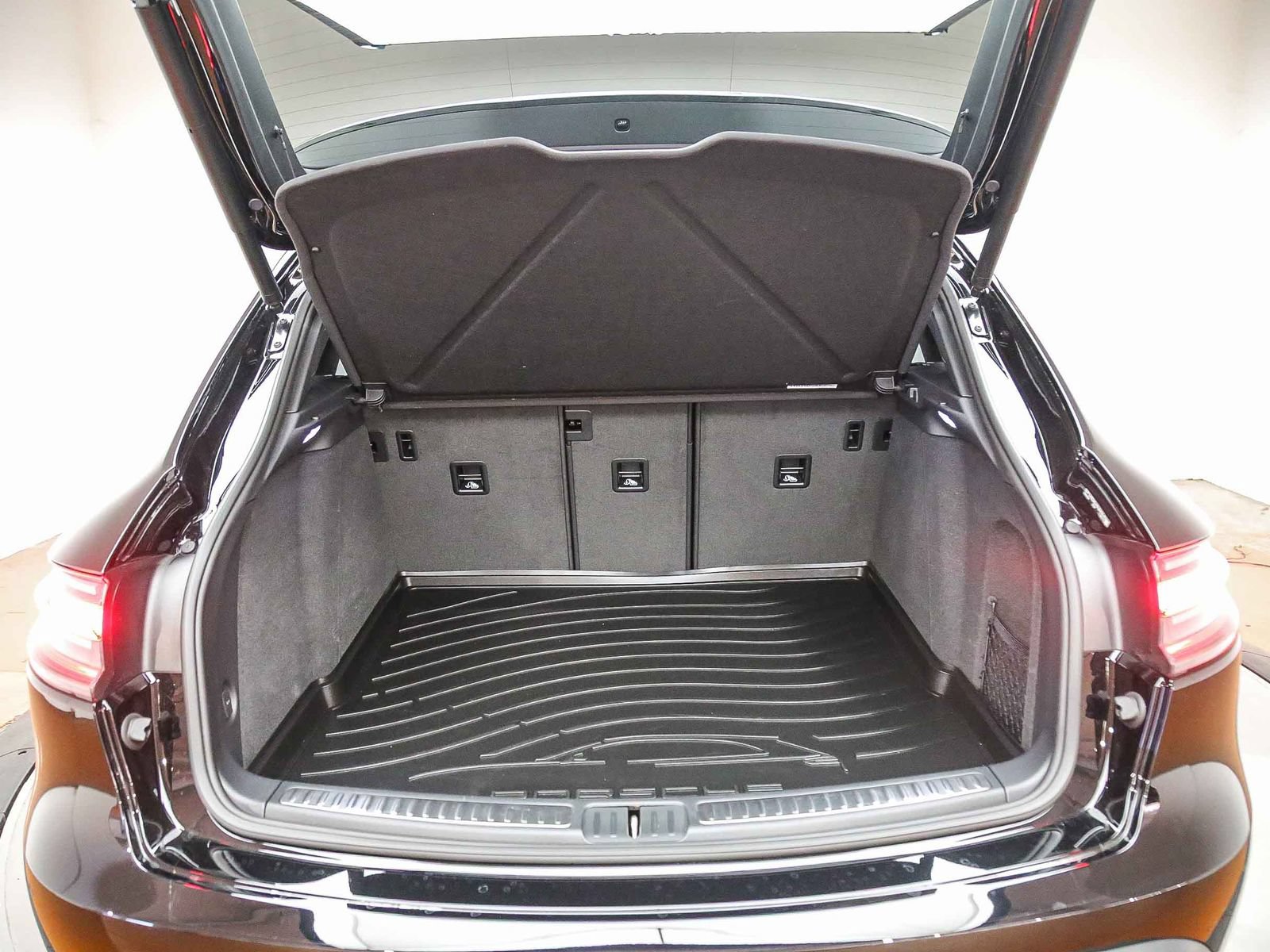 Certified 2025 Porsche Macan S AWD/4WD image 32